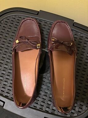 Tommy Hilfiger Women’s Burgundy Patent Loafers with Bow and Gold Accents